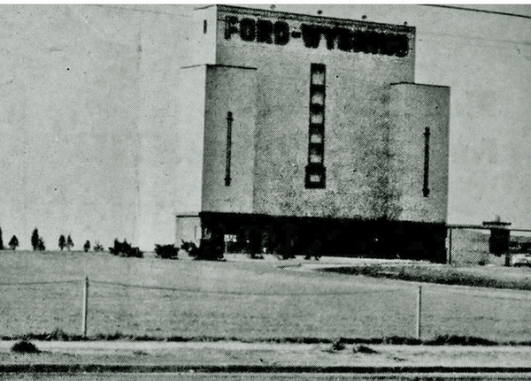 Ford-Wyoming 6-9 Theatre - Vintage Photo 1950S